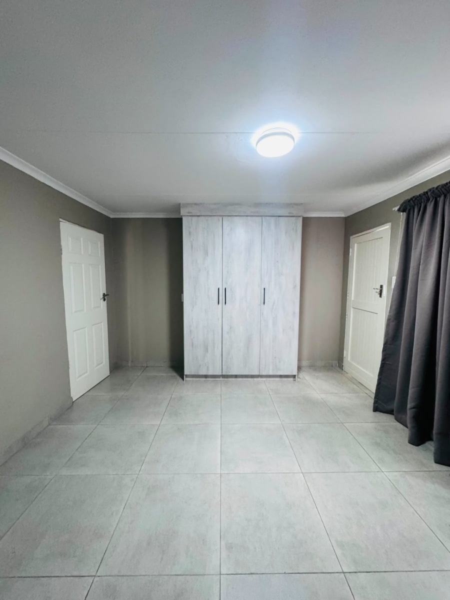 To Let 2 Bedroom Property for Rent in Meerhof North West